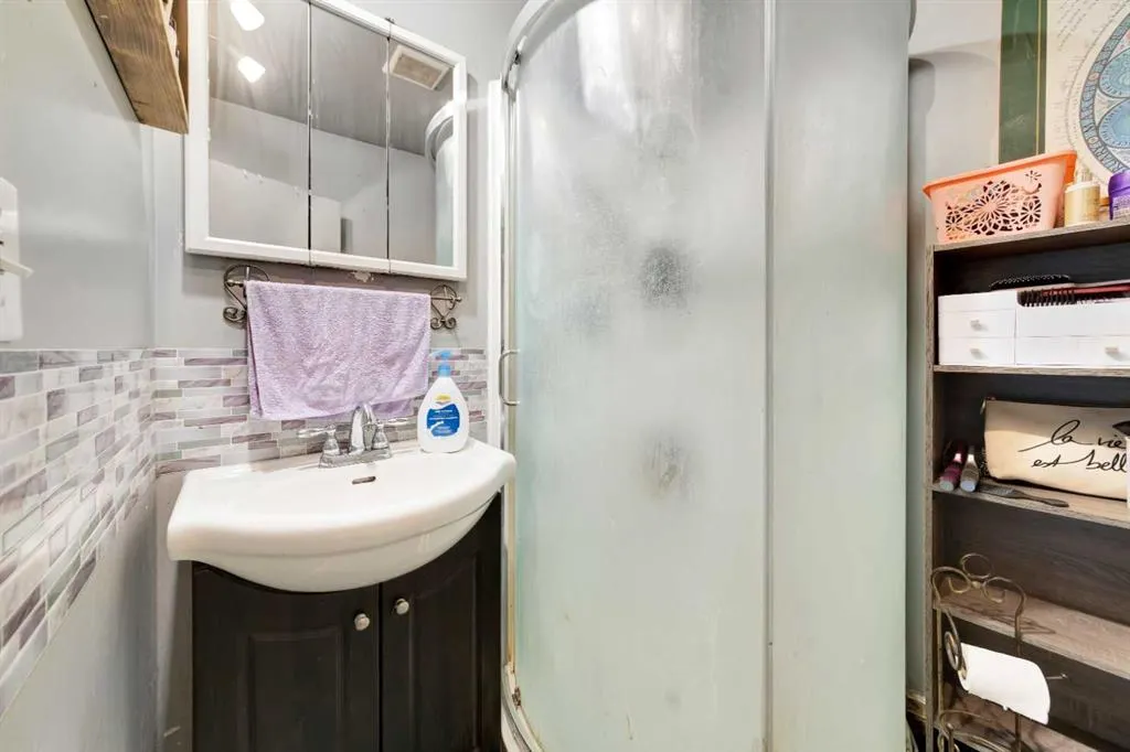 117 2 Street W