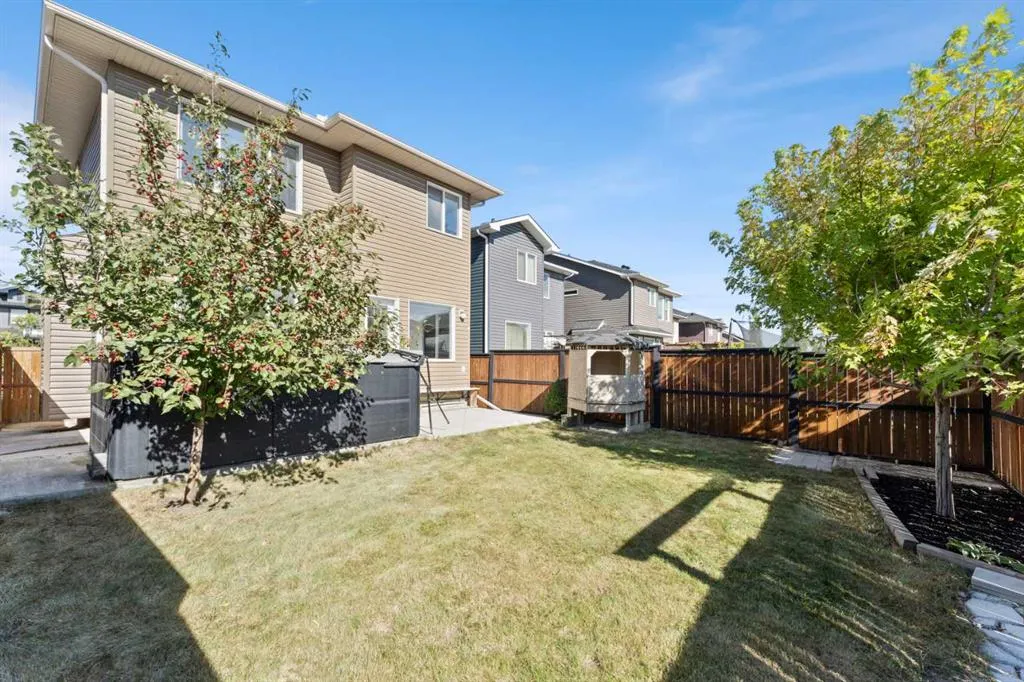 363 Evanspark Gardens NW
