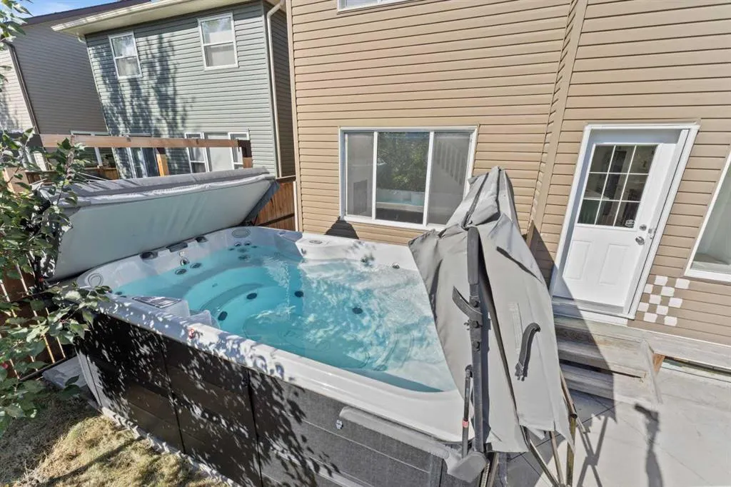 363 Evanspark Gardens NW