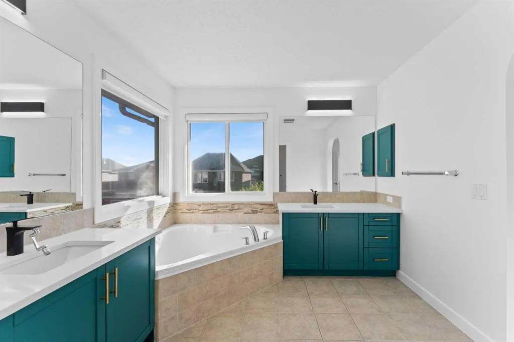 363 Evanspark Gardens NW