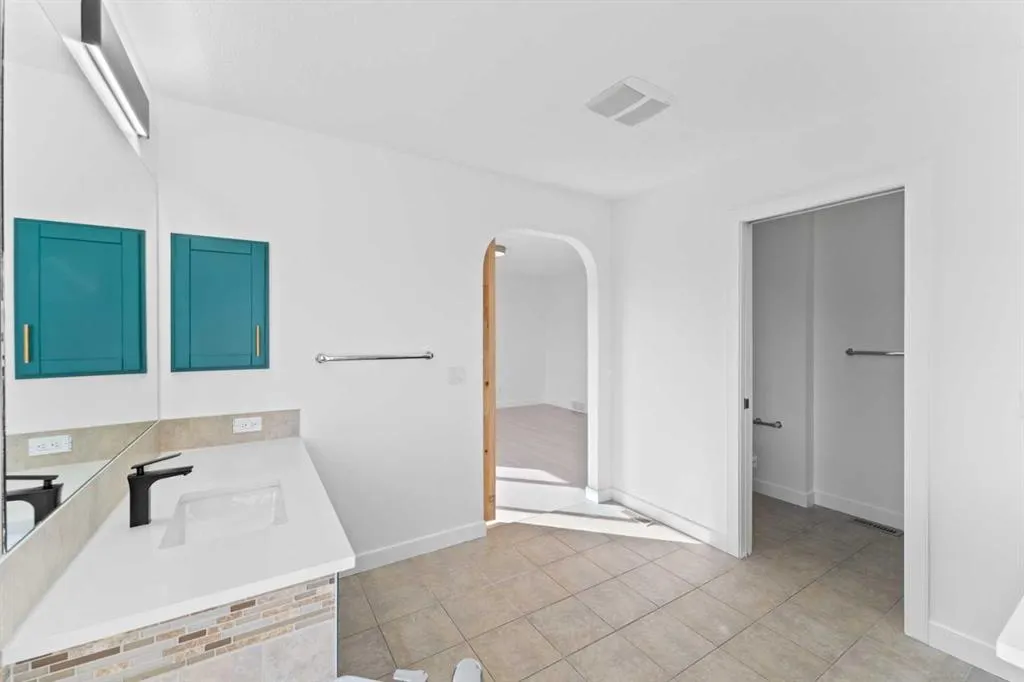 363 Evanspark Gardens NW