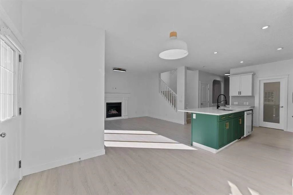 363 Evanspark Gardens NW