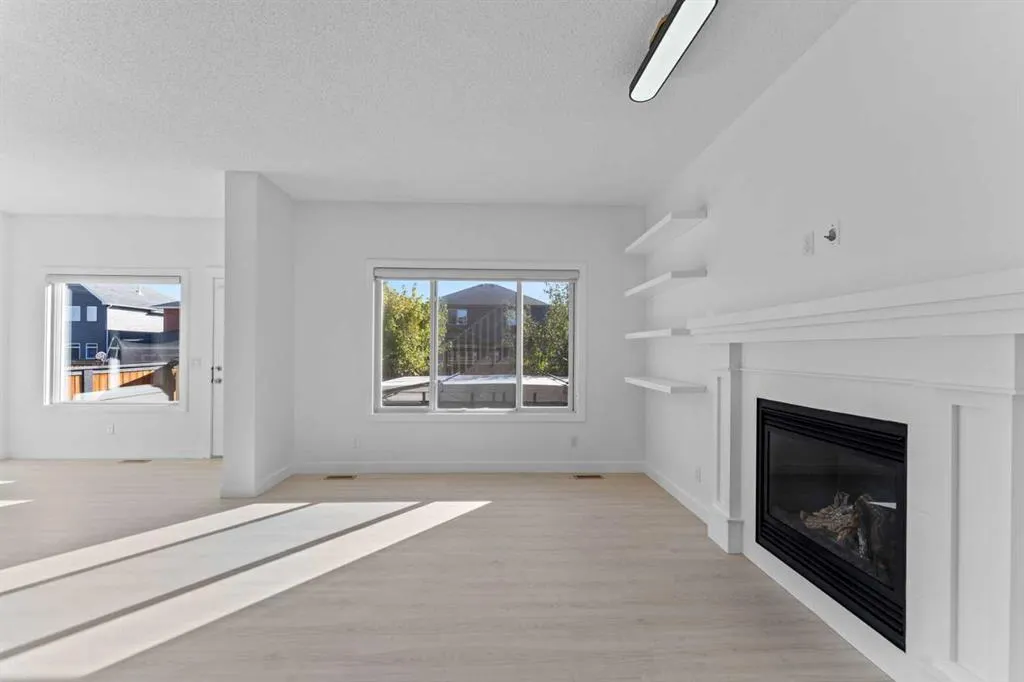 363 Evanspark Gardens NW