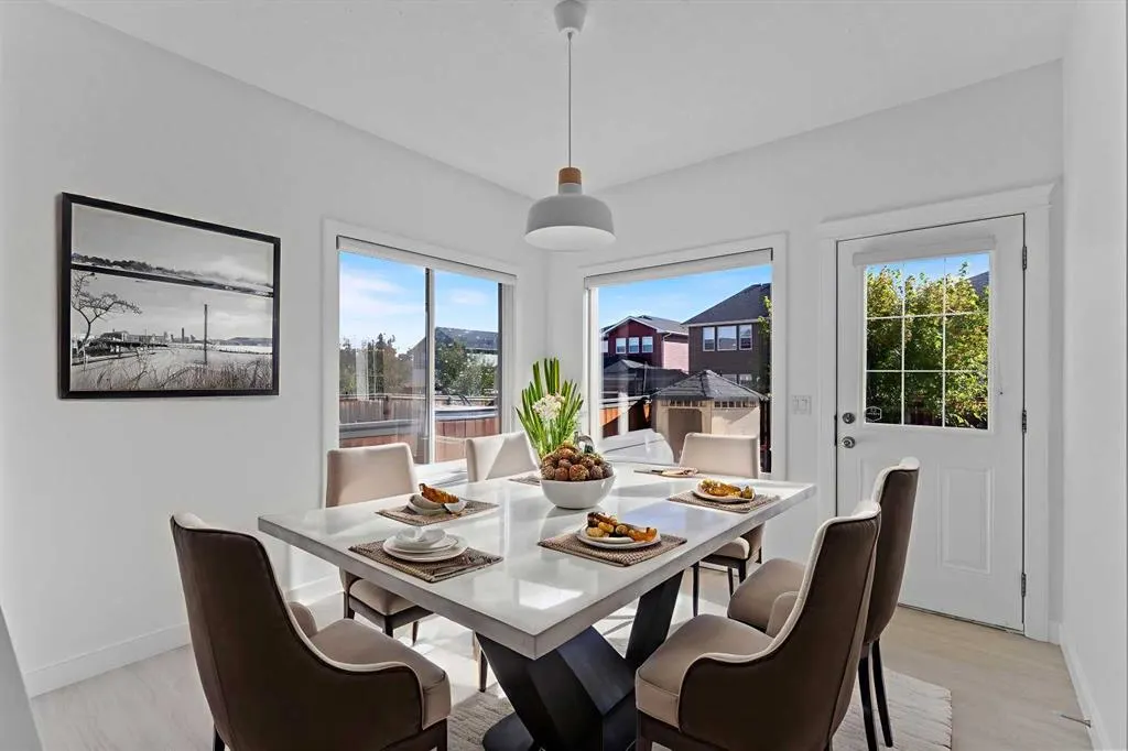 363 Evanspark Gardens NW