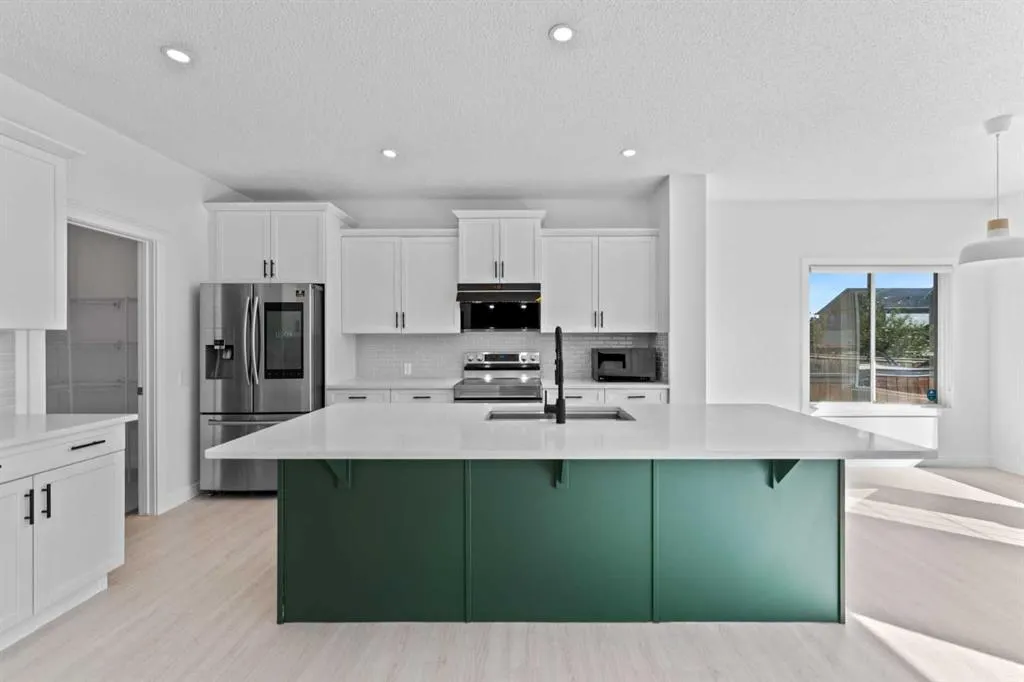 363 Evanspark Gardens NW