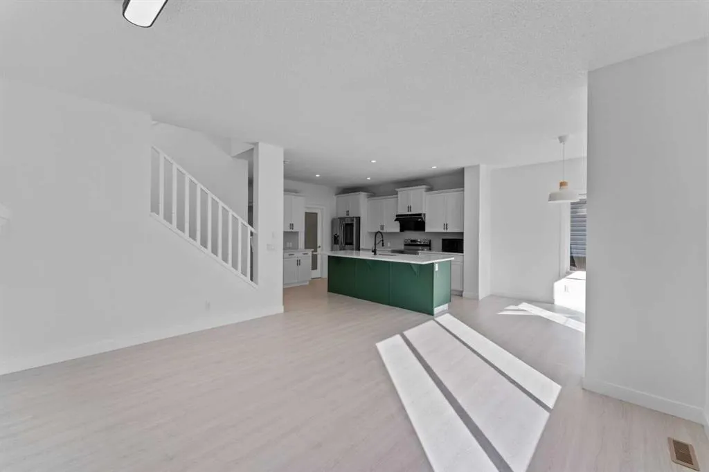363 Evanspark Gardens NW