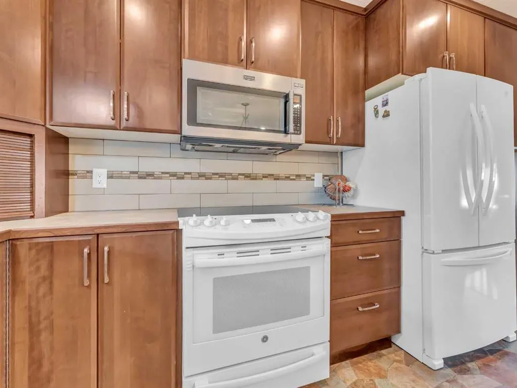 25 East Glen Crescent SE