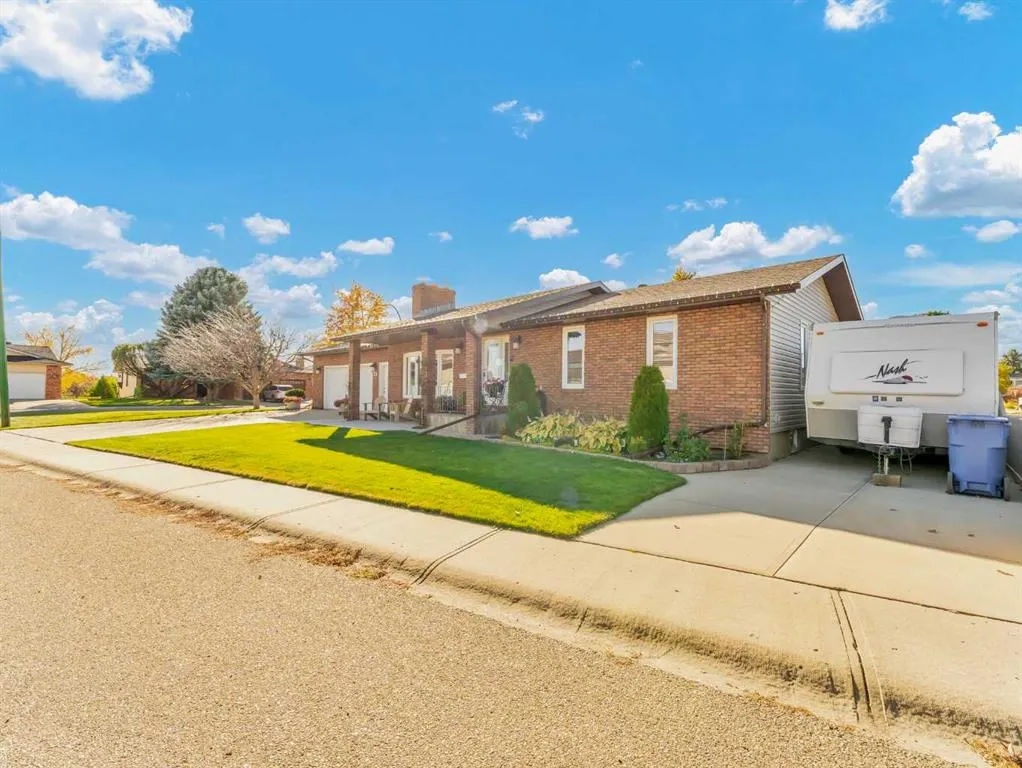 25 East Glen Crescent SE