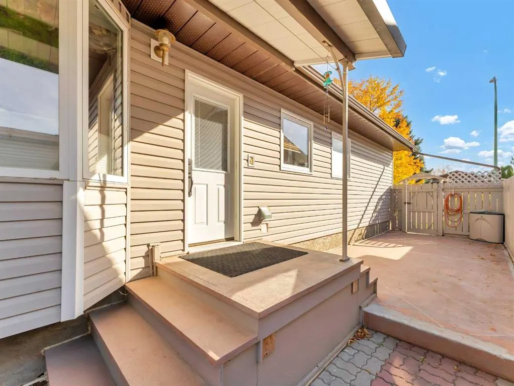 25 East Glen Crescent SE