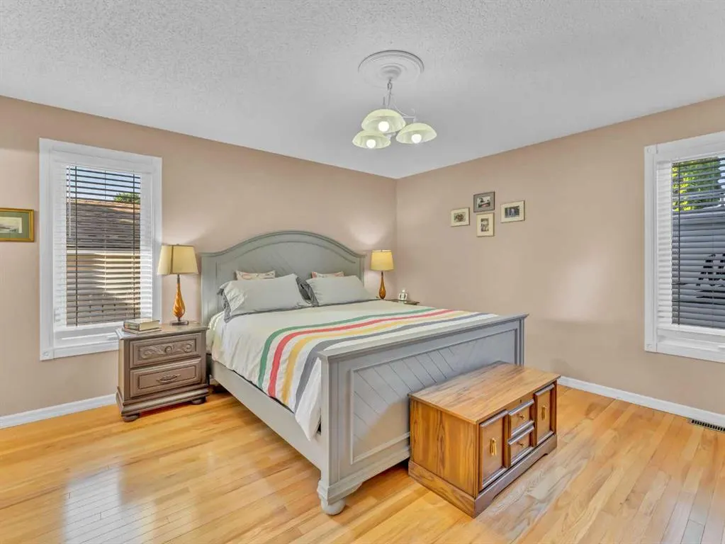 25 East Glen Crescent SE