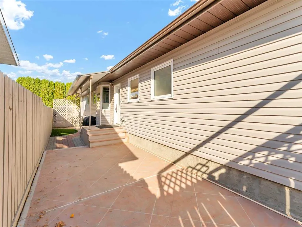 25 East Glen Crescent SE