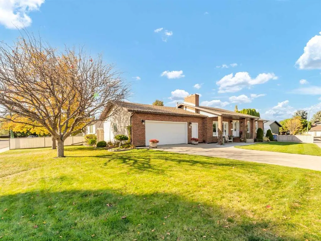 25 East Glen Crescent SE