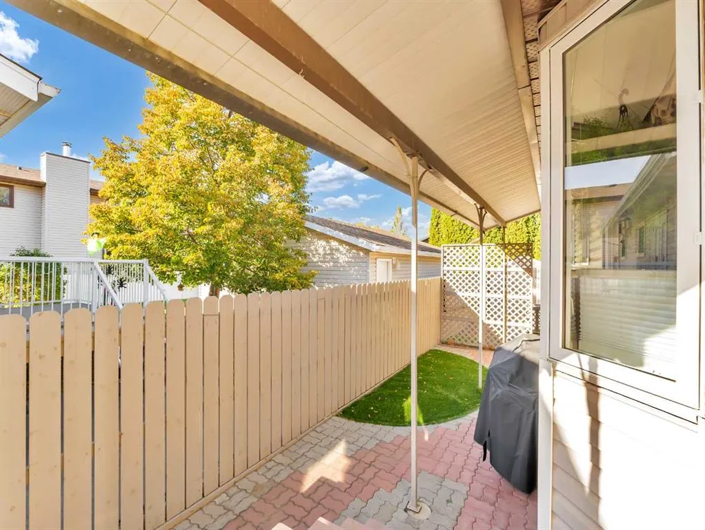 25 East Glen Crescent SE
