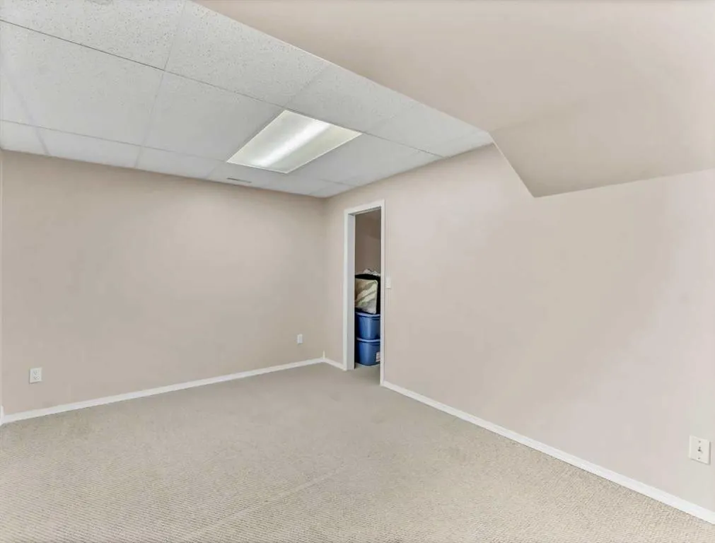 25 East Glen Crescent SE
