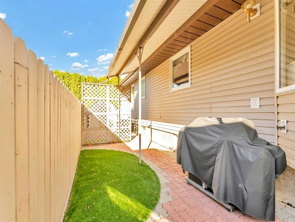 25 East Glen Crescent SE