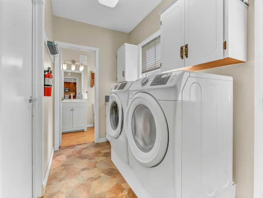 25 East Glen Crescent SE