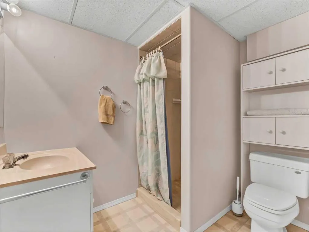 25 East Glen Crescent SE