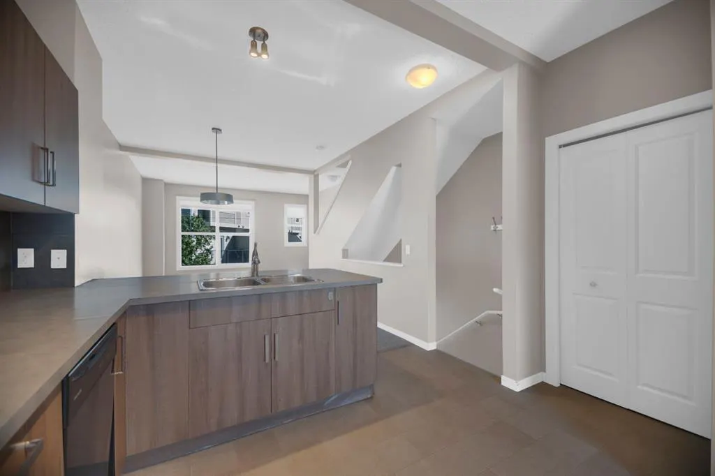 136 New Brighton Point SE
