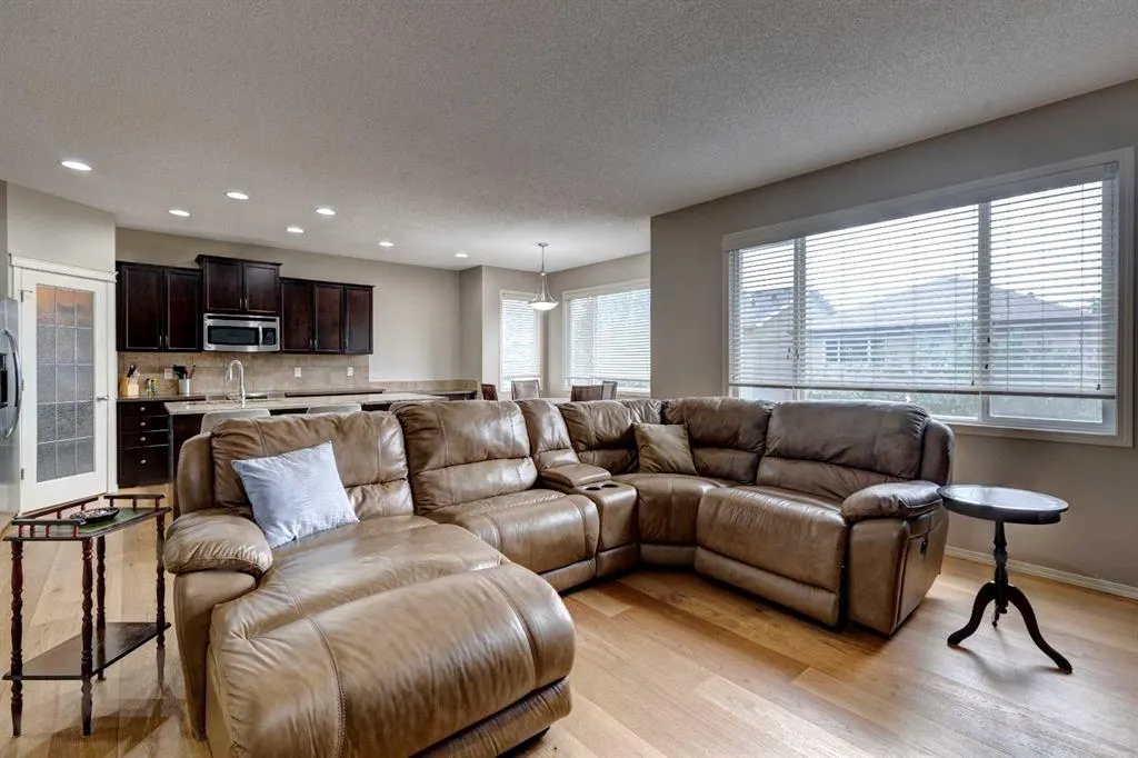587 Everbrook Way SW