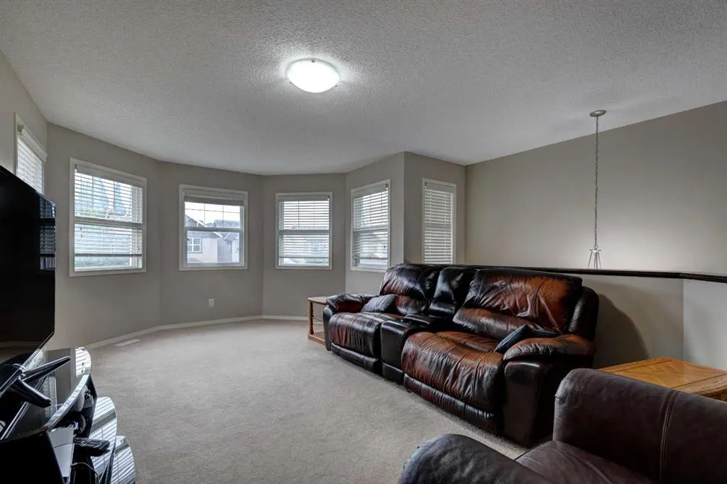 587 Everbrook Way SW