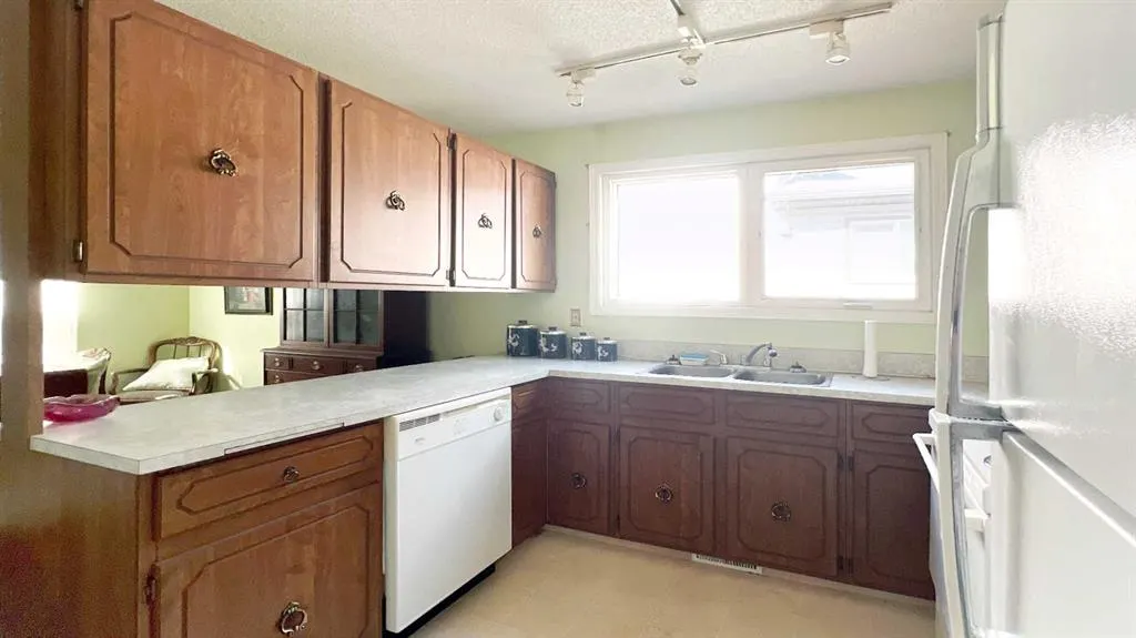 32 Deerfield Drive SE