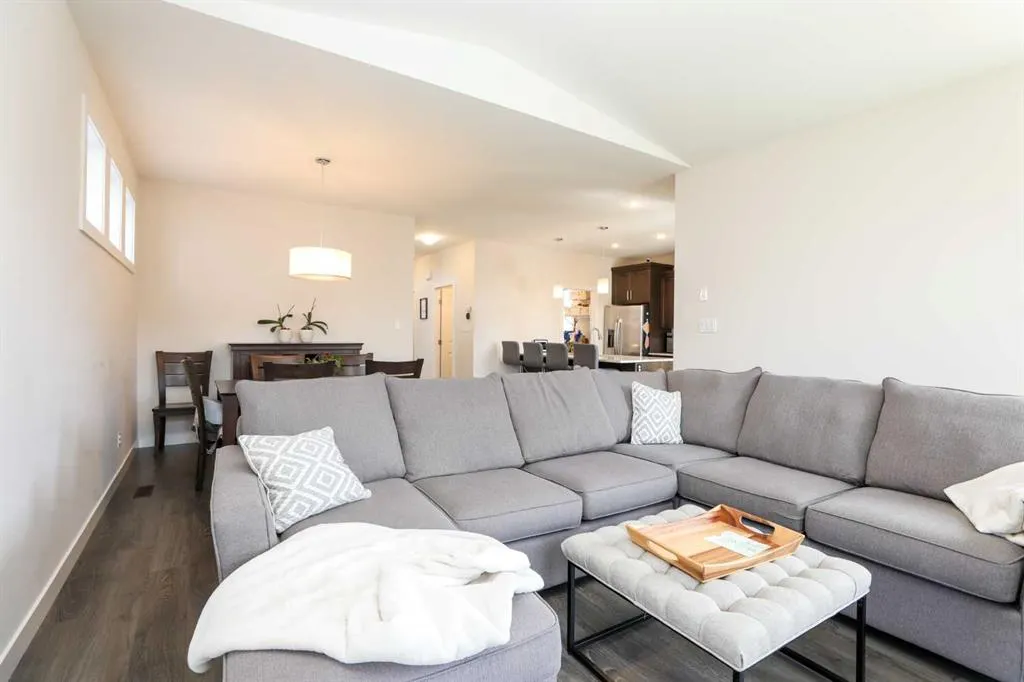 100 Riverhurst Cove W