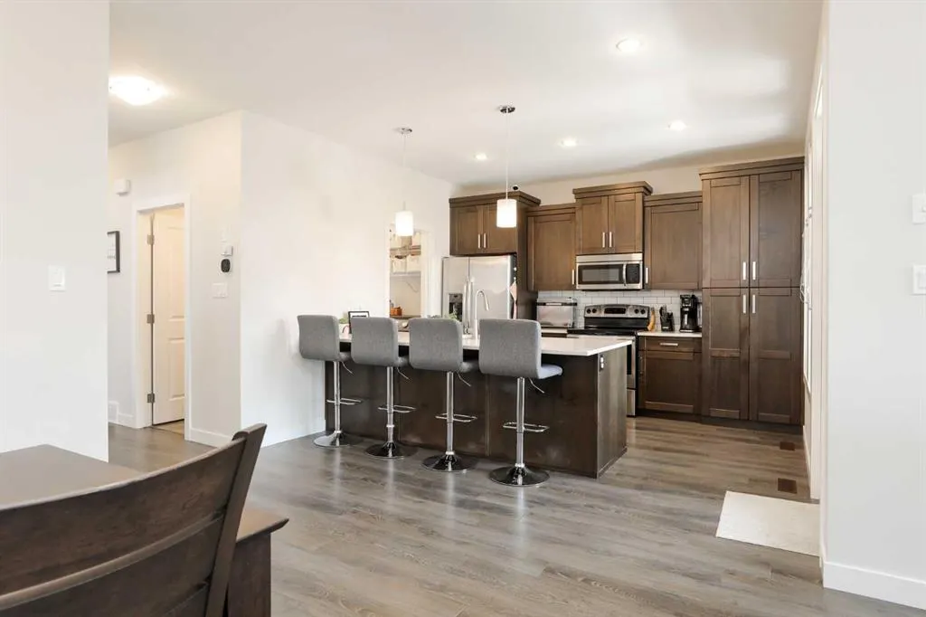 100 Riverhurst Cove W