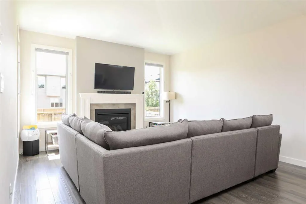 100 Riverhurst Cove W