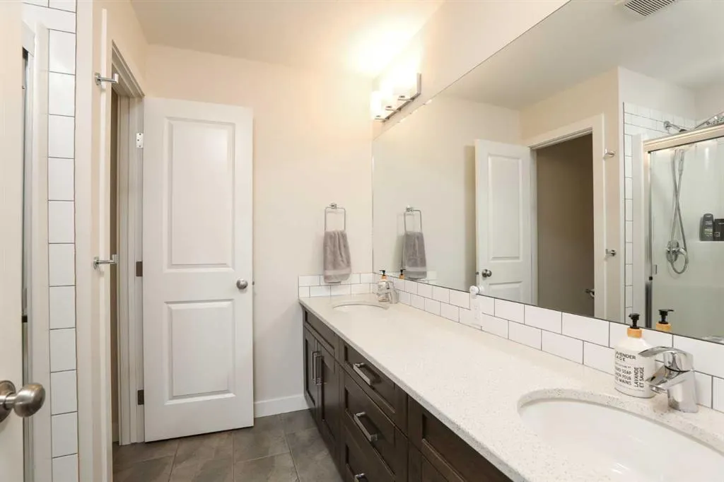 100 Riverhurst Cove W