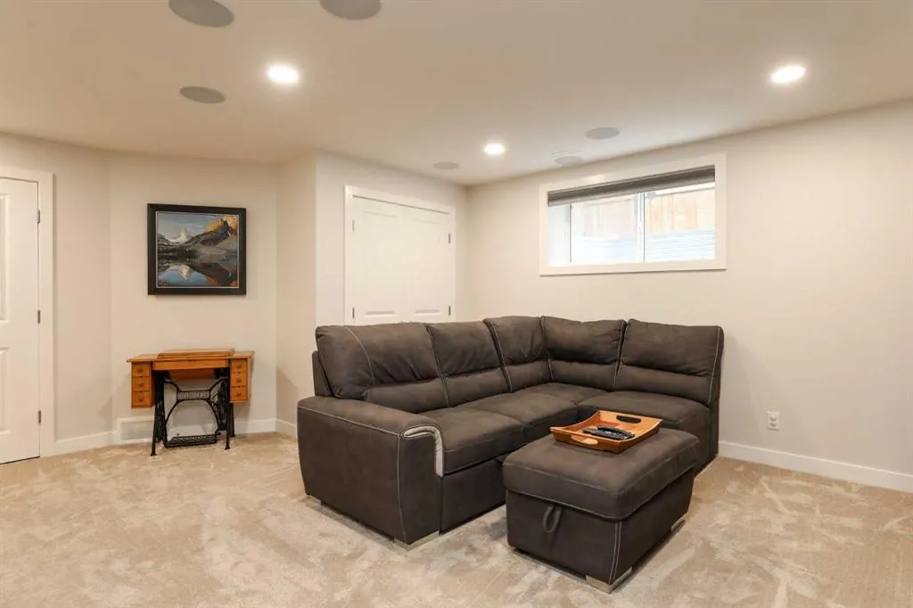 100 Riverhurst Cove W