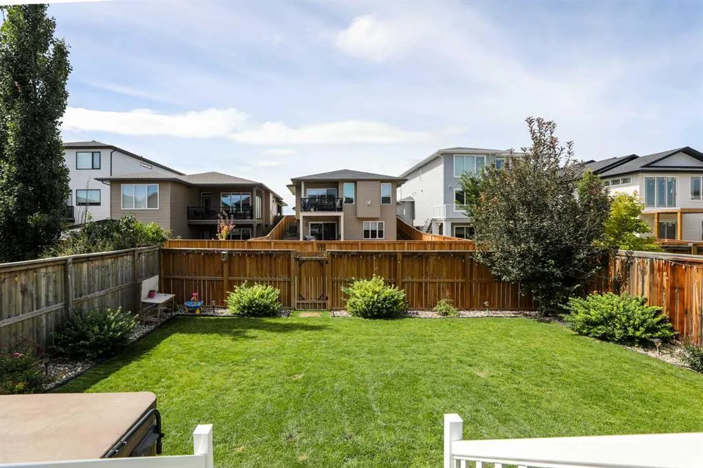 100 Riverhurst Cove W