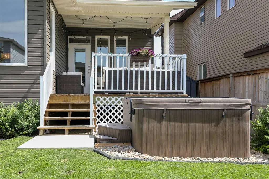 100 Riverhurst Cove W