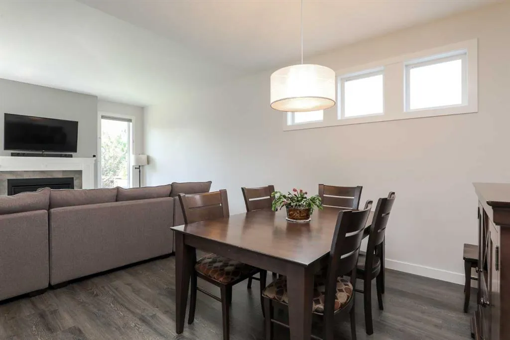 100 Riverhurst Cove W