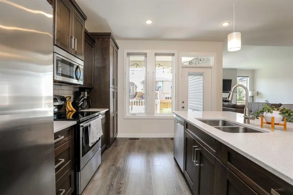 100 Riverhurst Cove W