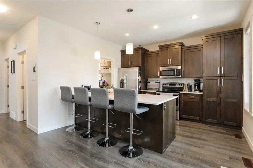 100 Riverhurst Cove W