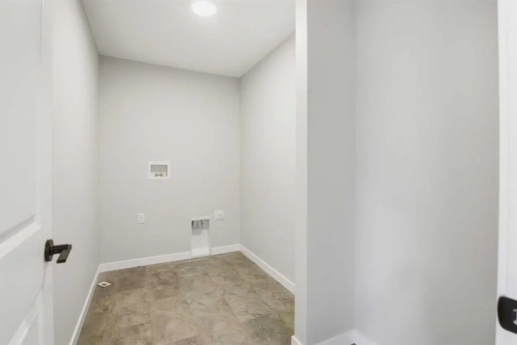 119 Chinook Winds Manor SW