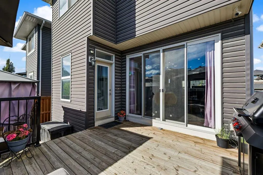 240 Evanspark Gardens NW