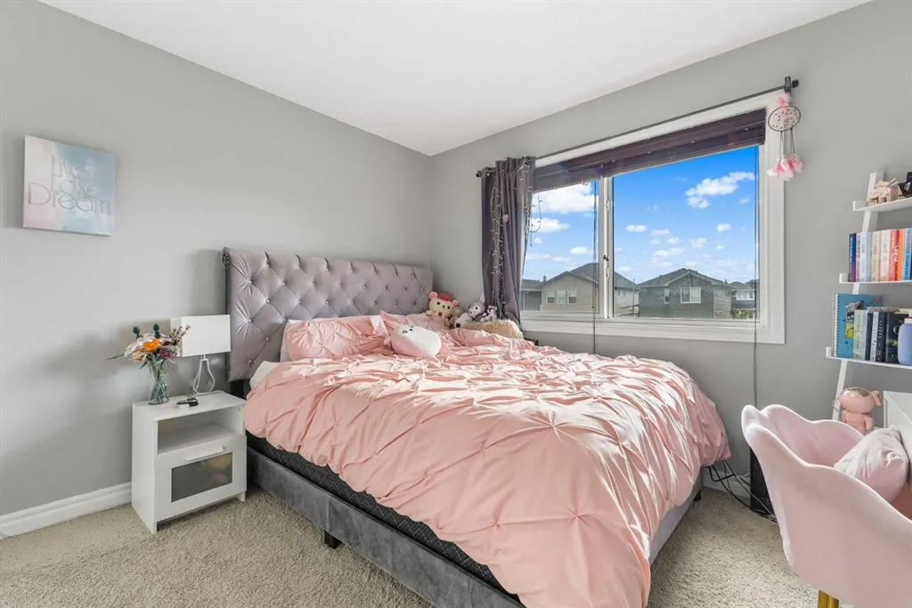 240 Evanspark Gardens NW