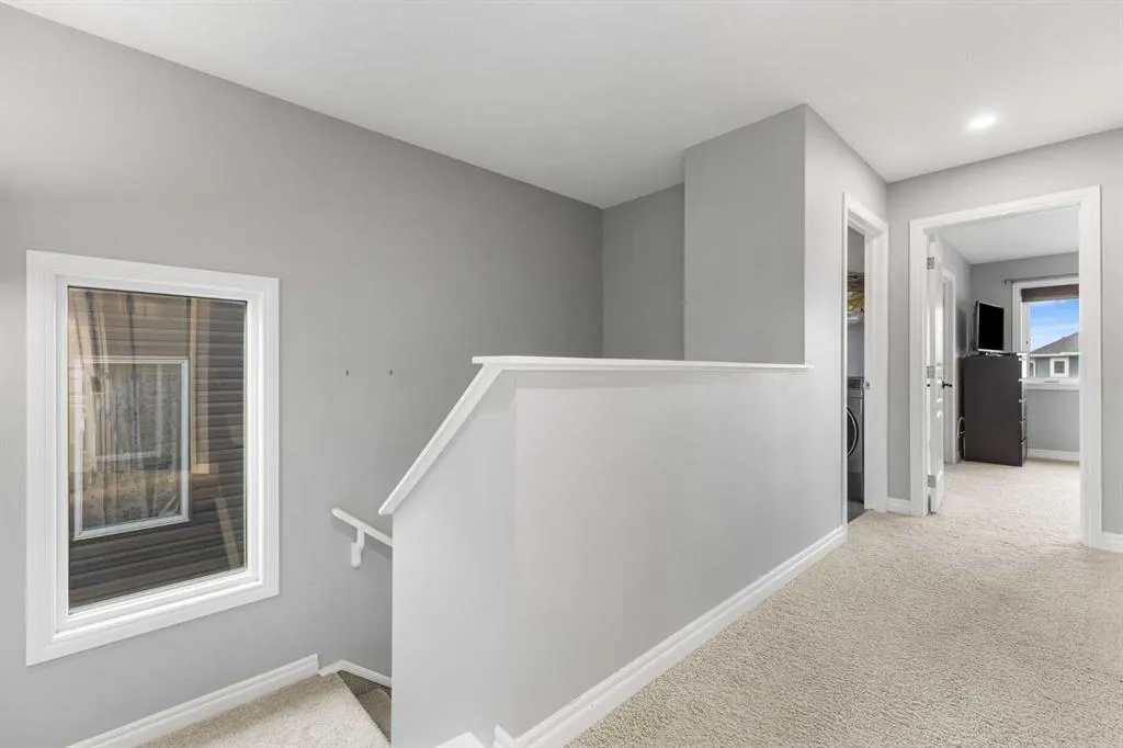 240 Evanspark Gardens NW