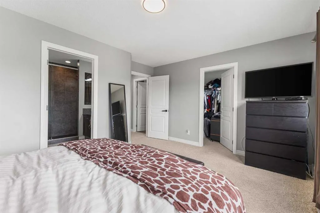 240 Evanspark Gardens NW