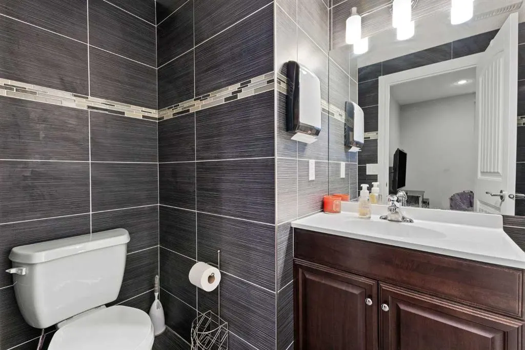240 Evanspark Gardens NW