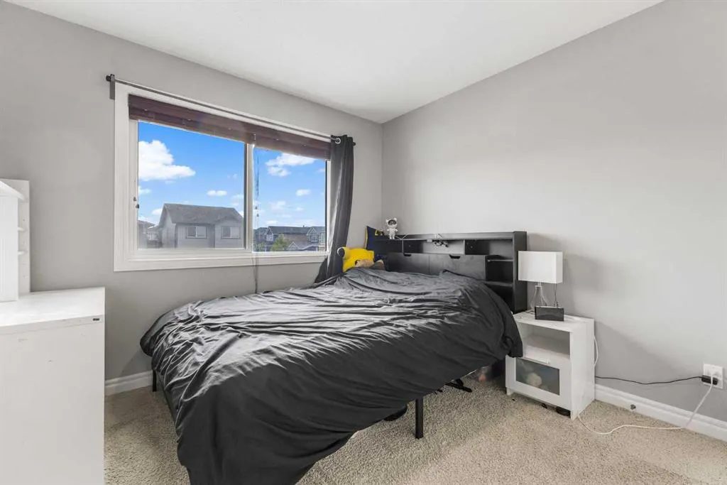 240 Evanspark Gardens NW
