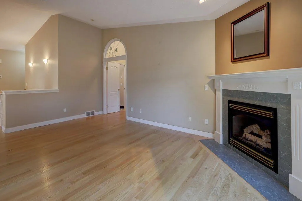 204 Silver Creek Mews NW