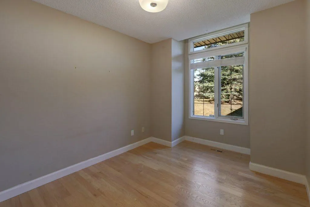 204 Silver Creek Mews NW
