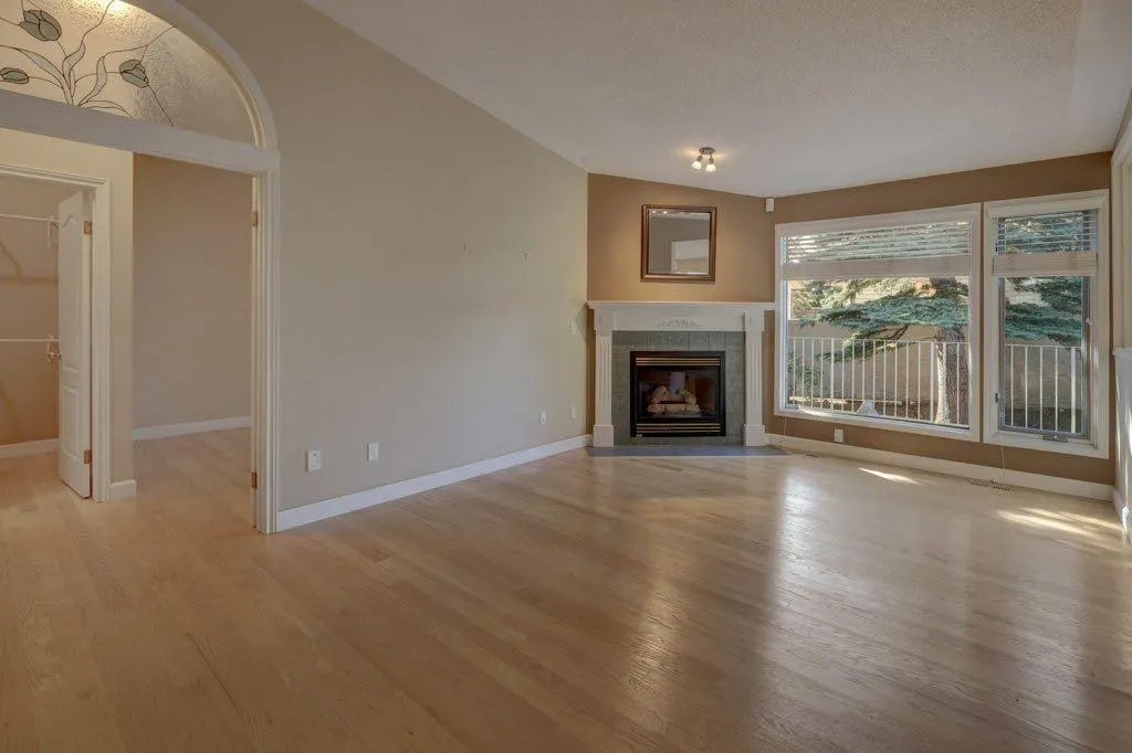 204 Silver Creek Mews NW