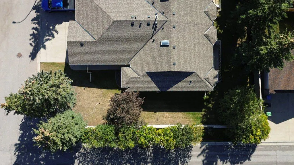 204 Silver Creek Mews NW