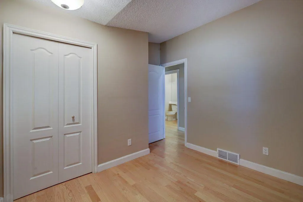 204 Silver Creek Mews NW
