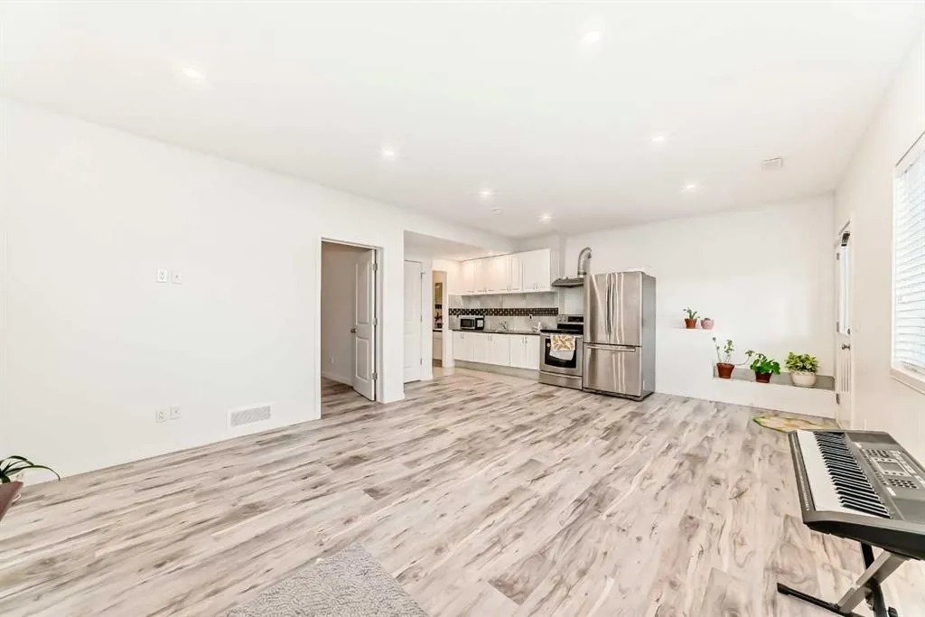 28 Panton Court NW