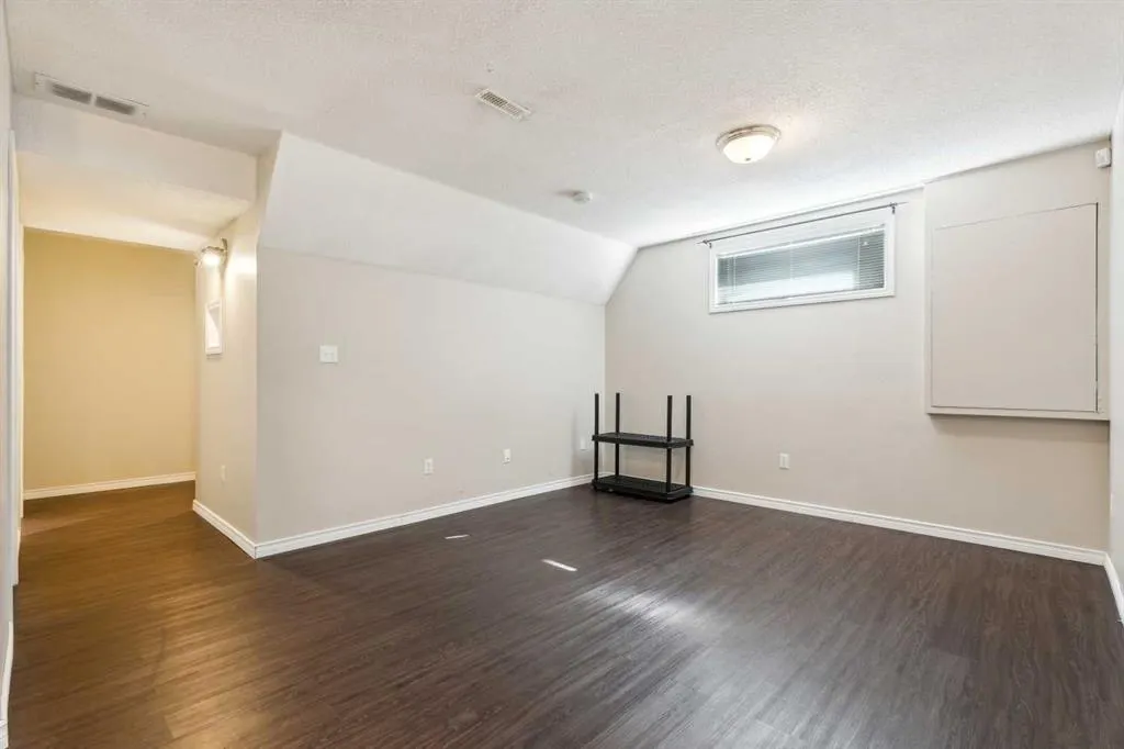 73 Rocky Ridge Heath NW