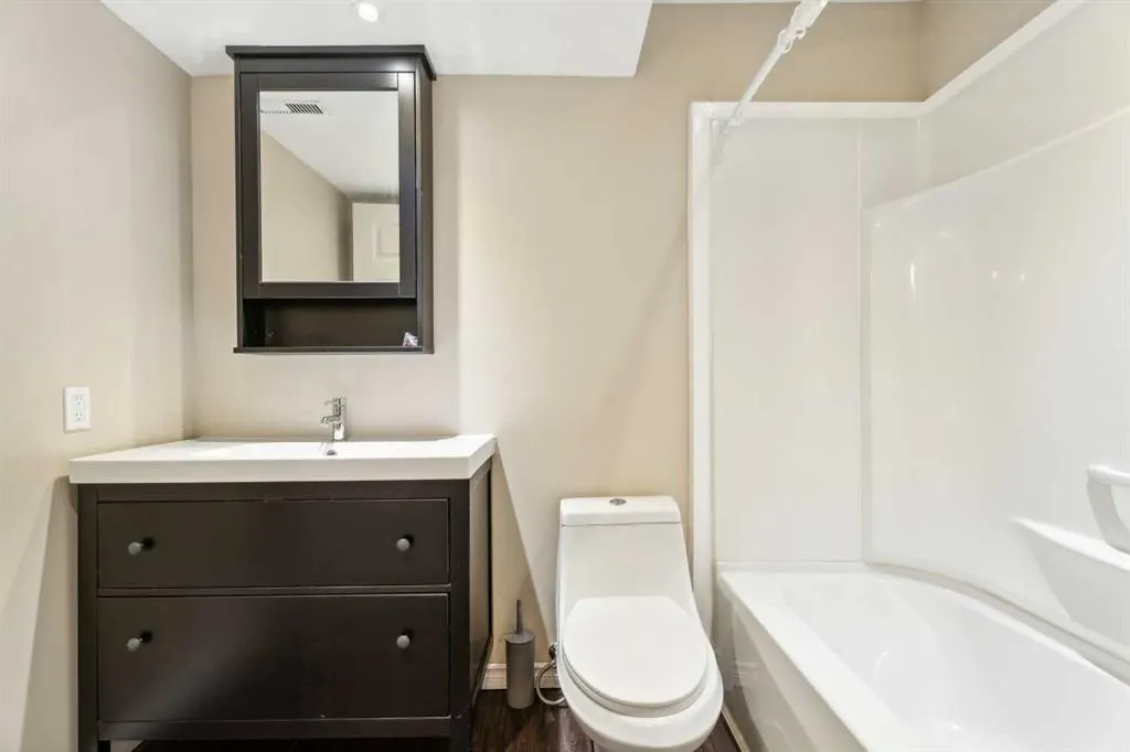 73 Rocky Ridge Heath NW